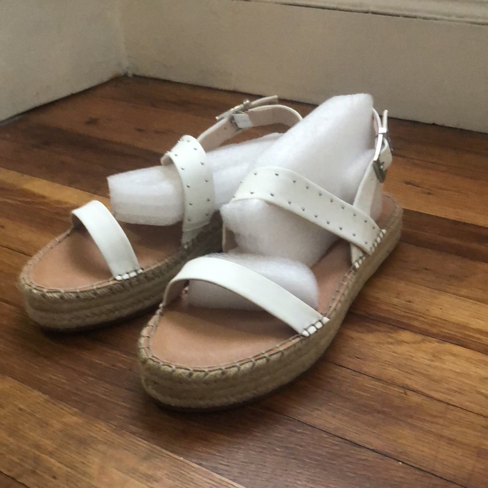 White/Tan Beach Sandals - Picture 2 of 6